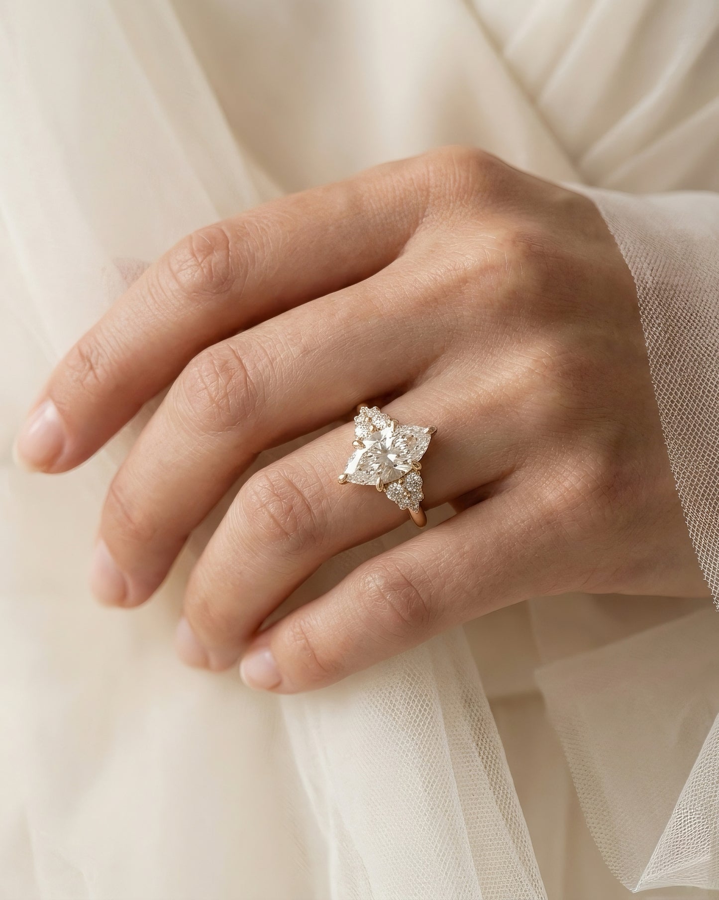 Marquise-Verlobungsring | Florales Cluster-Design | Lab-grown Diamant | 14k Gold | Lunevya