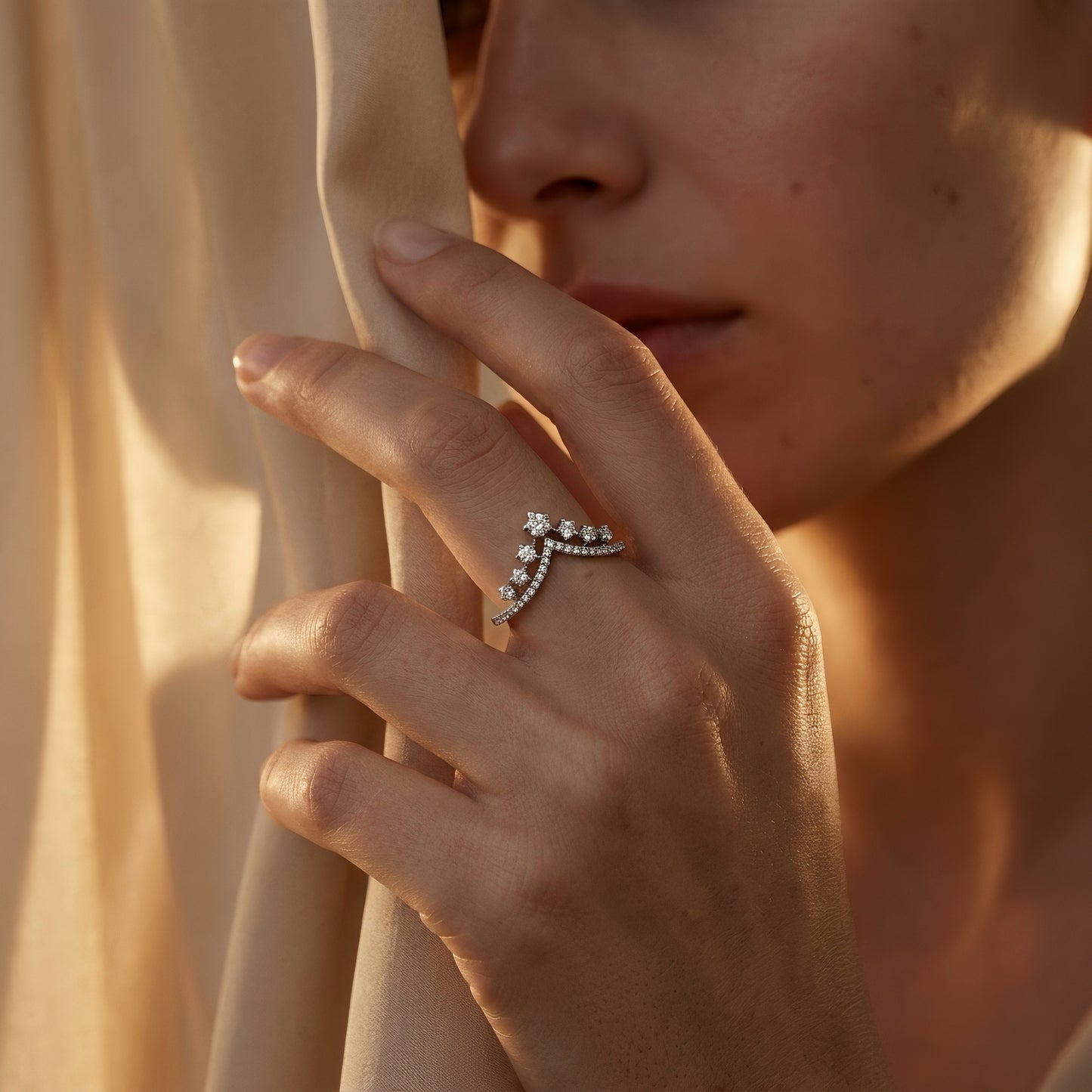Bague Lunevya Tiara en forme de V sertie de diamants | Or 14 carats | Diamants de synthèse