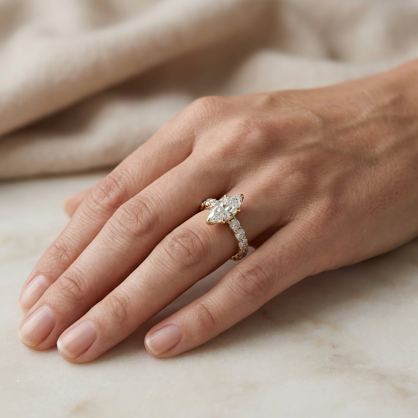 Marquise-Cluster Verlobungsring | 2.0 - 4.0 ct | Custom Design | 14k Gold | Lunevya