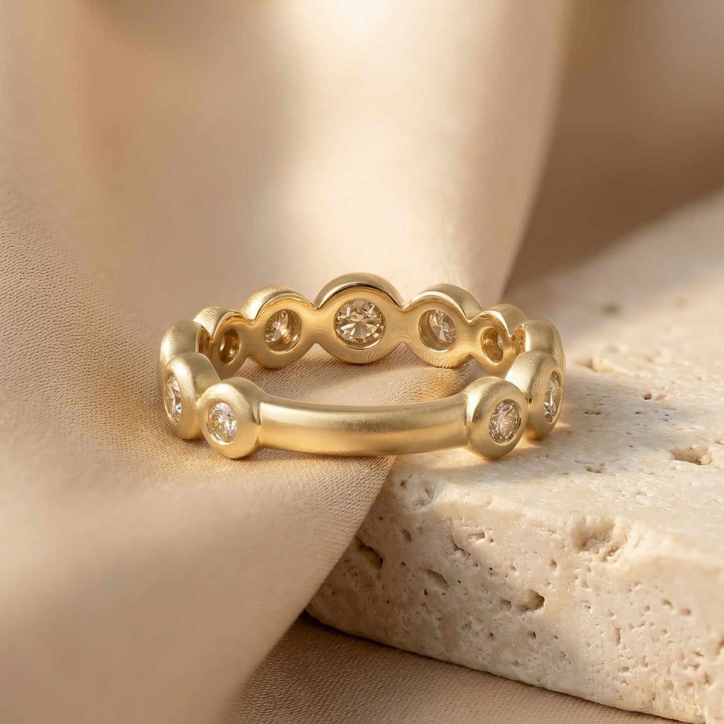 Bague éternité Lunevya avec serti clos | Or 14 carats | Anneau de diamants
