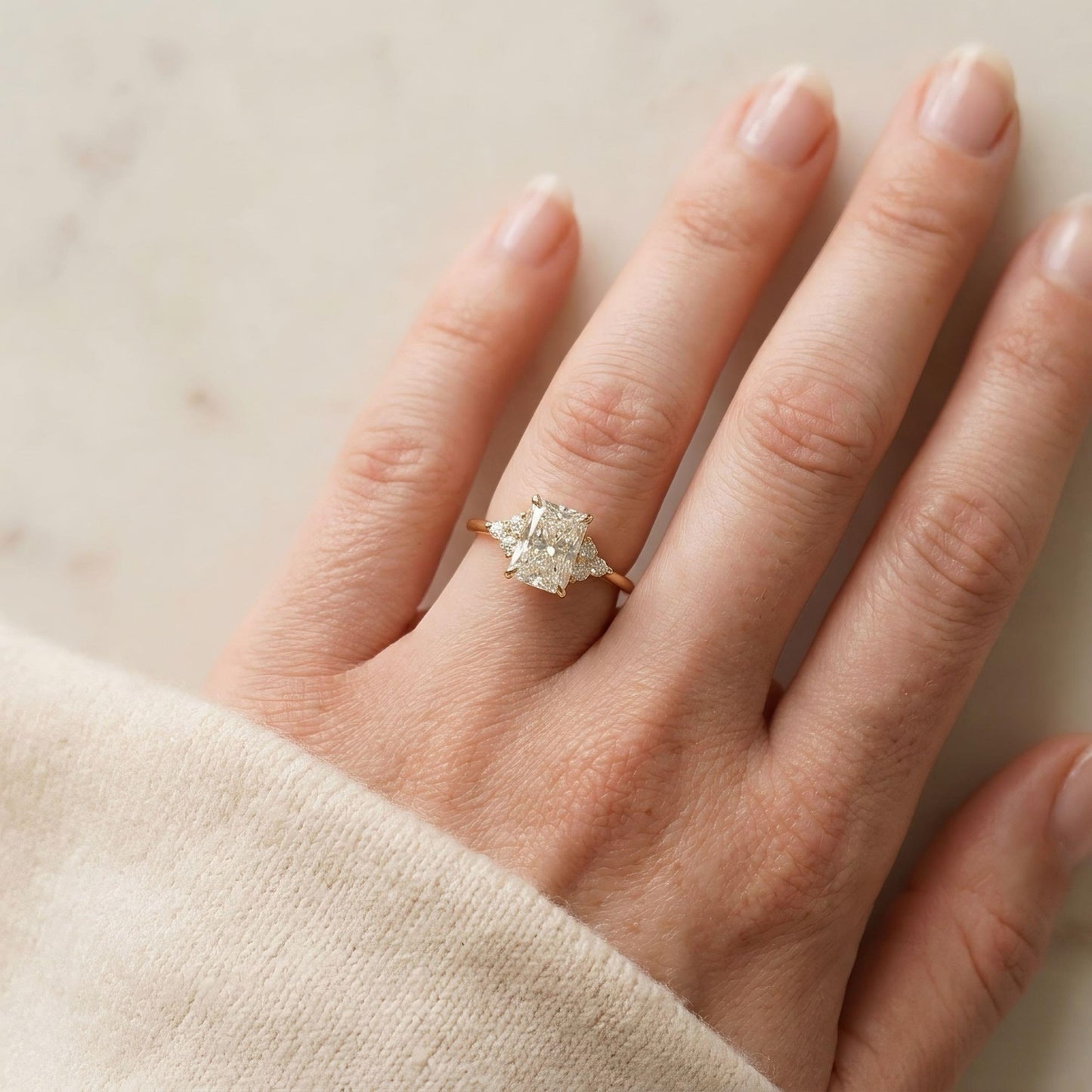 Radiant-Verlobungsring | 2.0 ct | Custom Design | Lab-grown Diamant | 14k Gold | Lunevya