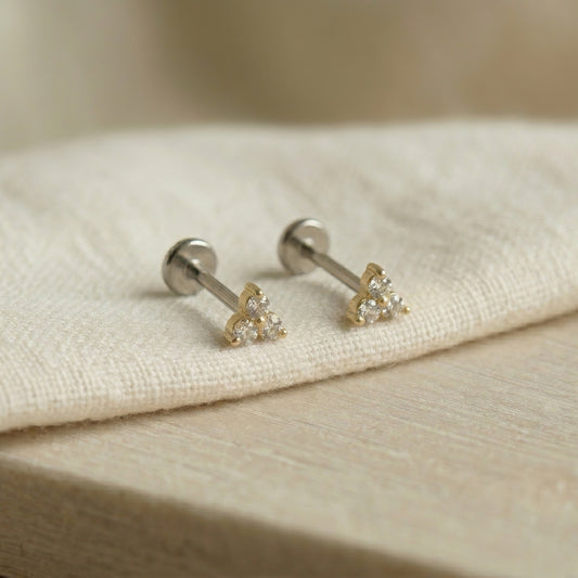 Trillion Cluster Ohrstecker mit Labordiamanten, 14k Gold – Ansicht 2