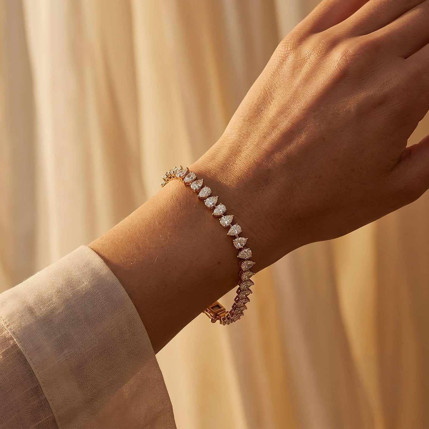 Tennis Bracelet | Pear Cut | IGI Certified | Lab-Grown Diamond | 14k Gold | Lunevya