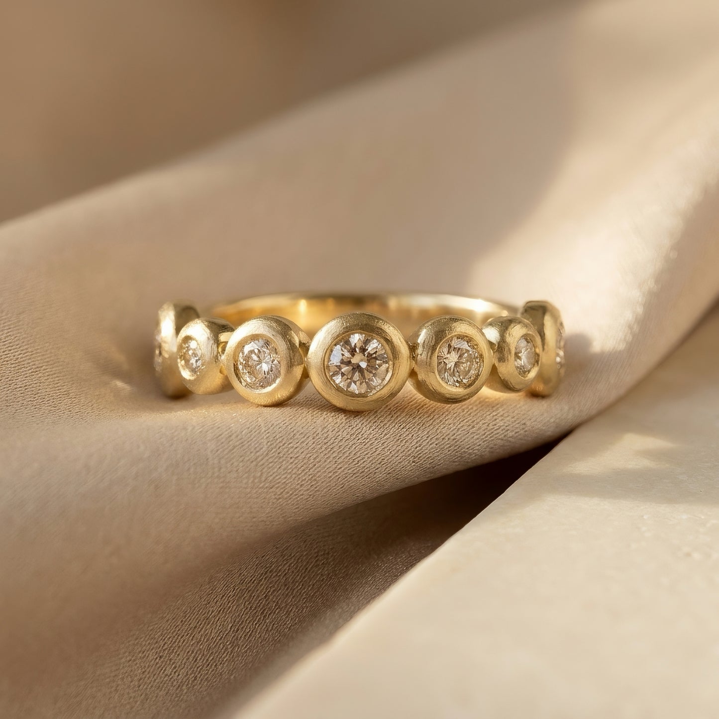 Bague éternité Lunevya avec serti clos | Or 14 carats | Anneau de diamants