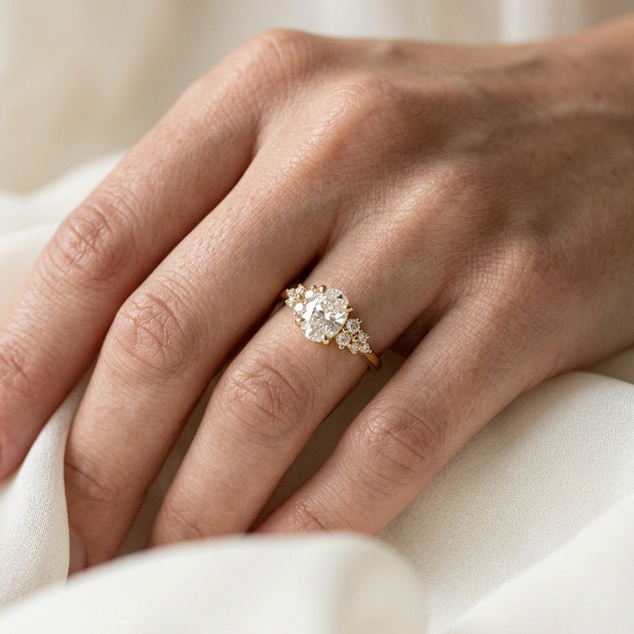 Oval Cluster Engagement Ring | 2.0 ct | Custom Design | Lab-grown Diamond | 14k Gold | Lunevya