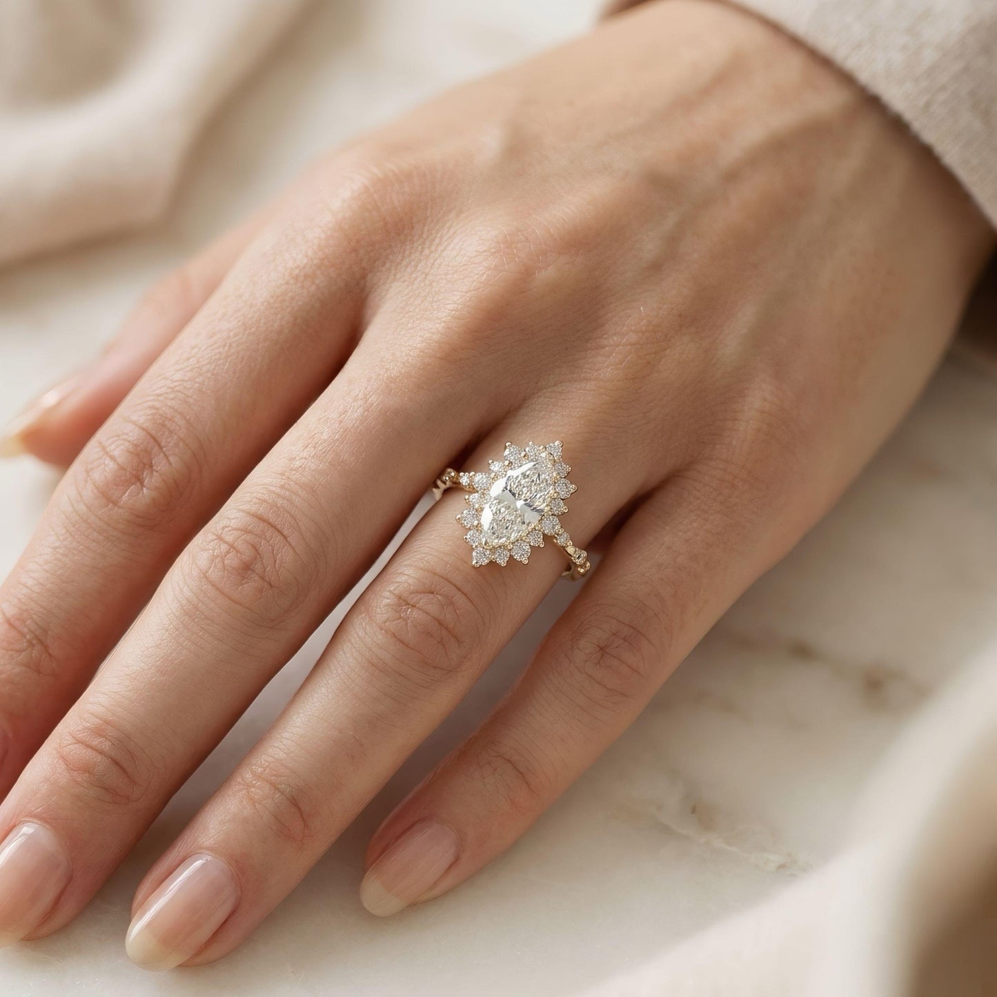 Marquise-Cluster Verlobungsring | 4.0 - 5.0 ct | Custom Design | 14k Gold | Lunevya