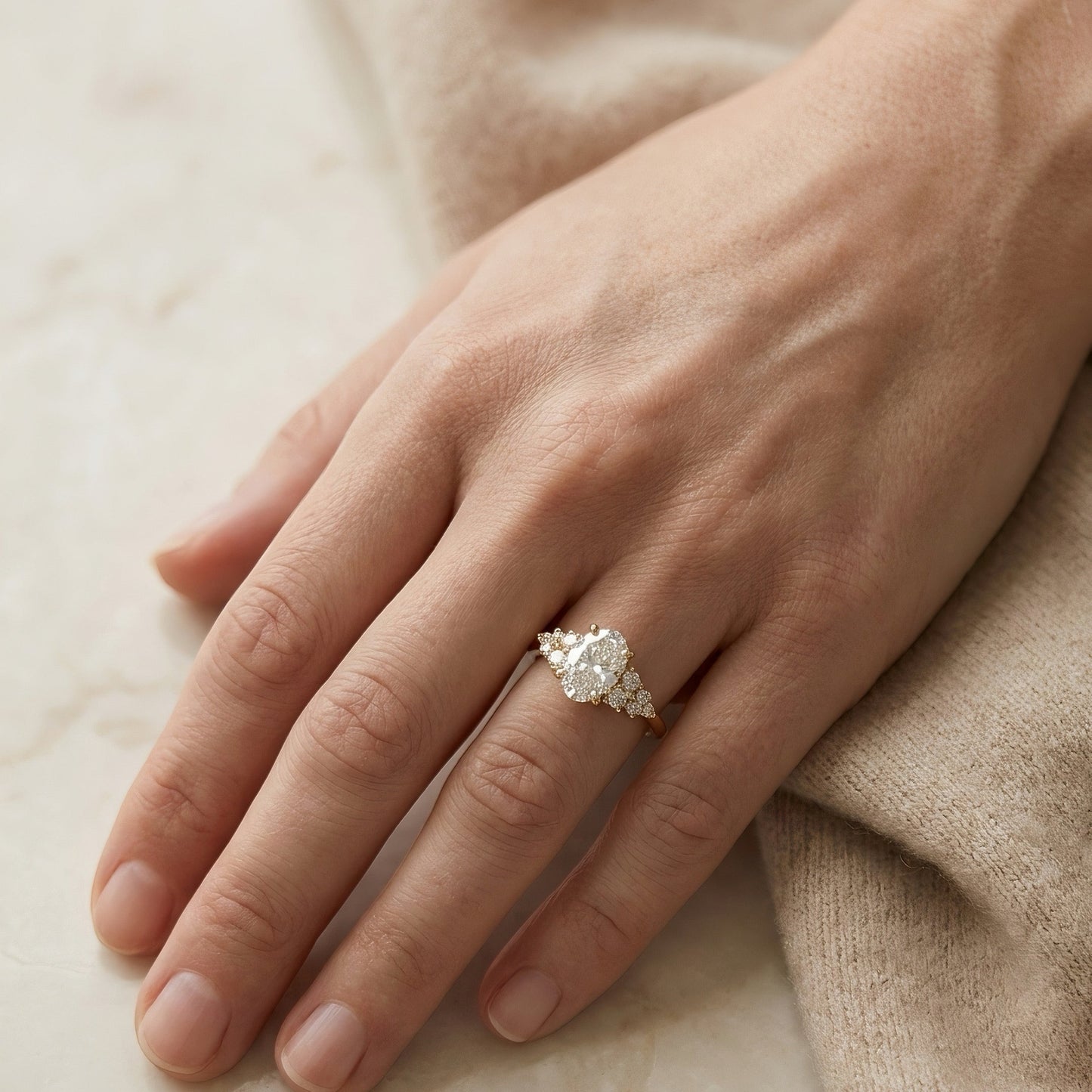 Oval Cluster Engagement Ring | 2.0 ct | Custom Design | Lab-grown Diamond | 14k Gold | Lunevya