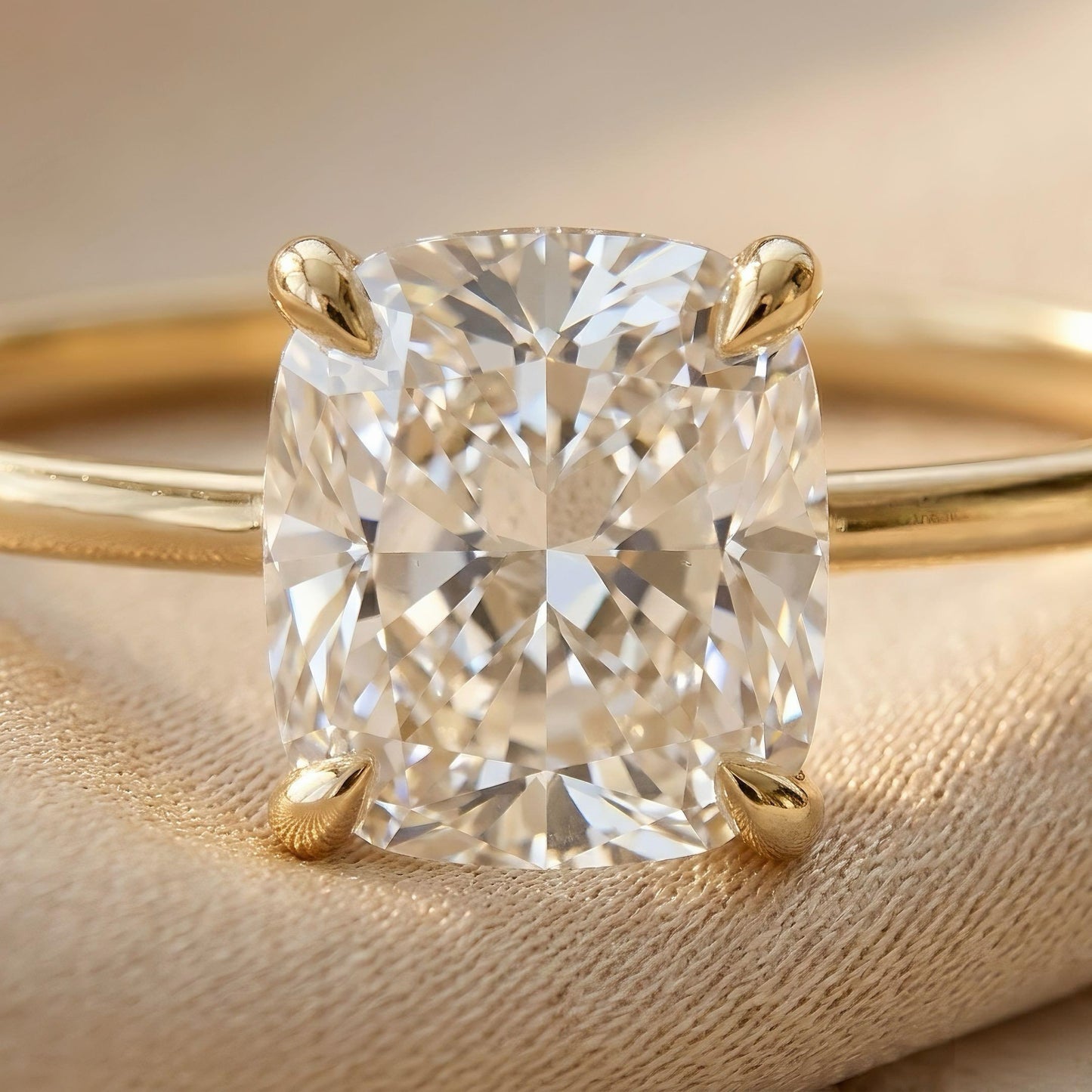 Lunevya Cushion Solitärring | 1.00 – 4.00 ct | 14k Gold