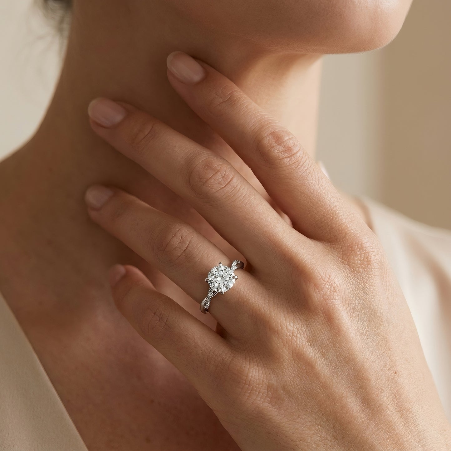 Solitär Verlobungsring | Gedrehtes Pavé-Band | 2.0 - 4.0 ct | 14k Gold | Lunevya