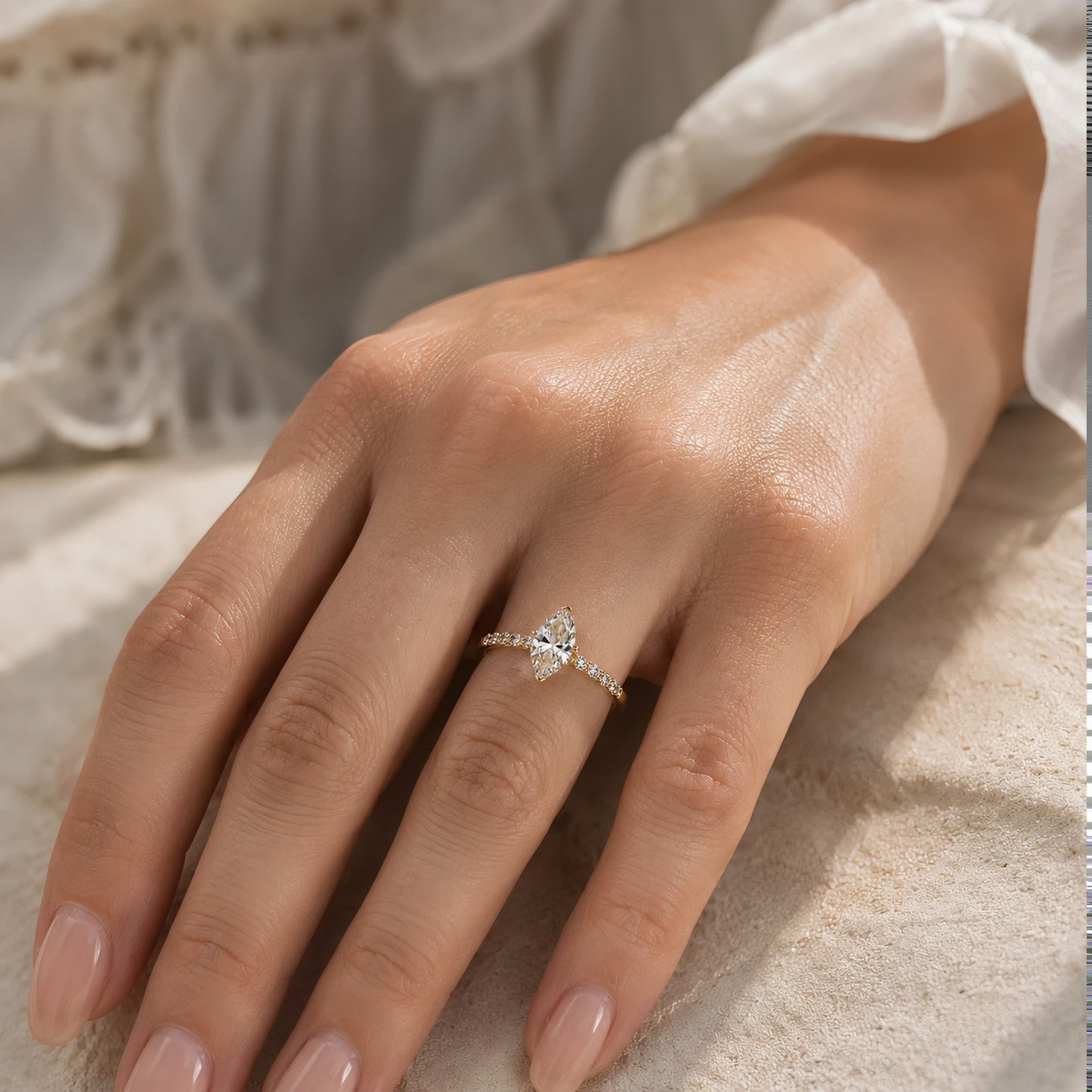 Solene Ring  Marquise Diamant mit Pavé Band, 14K Gold