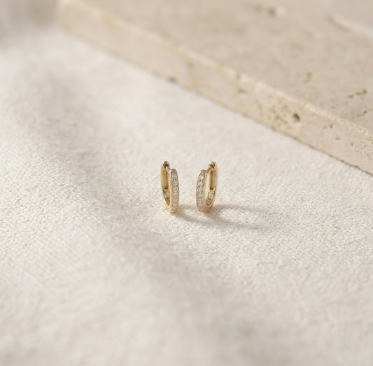 Klassische Creolen mit Labordiamanten, 14k Gold – Ansicht 2
