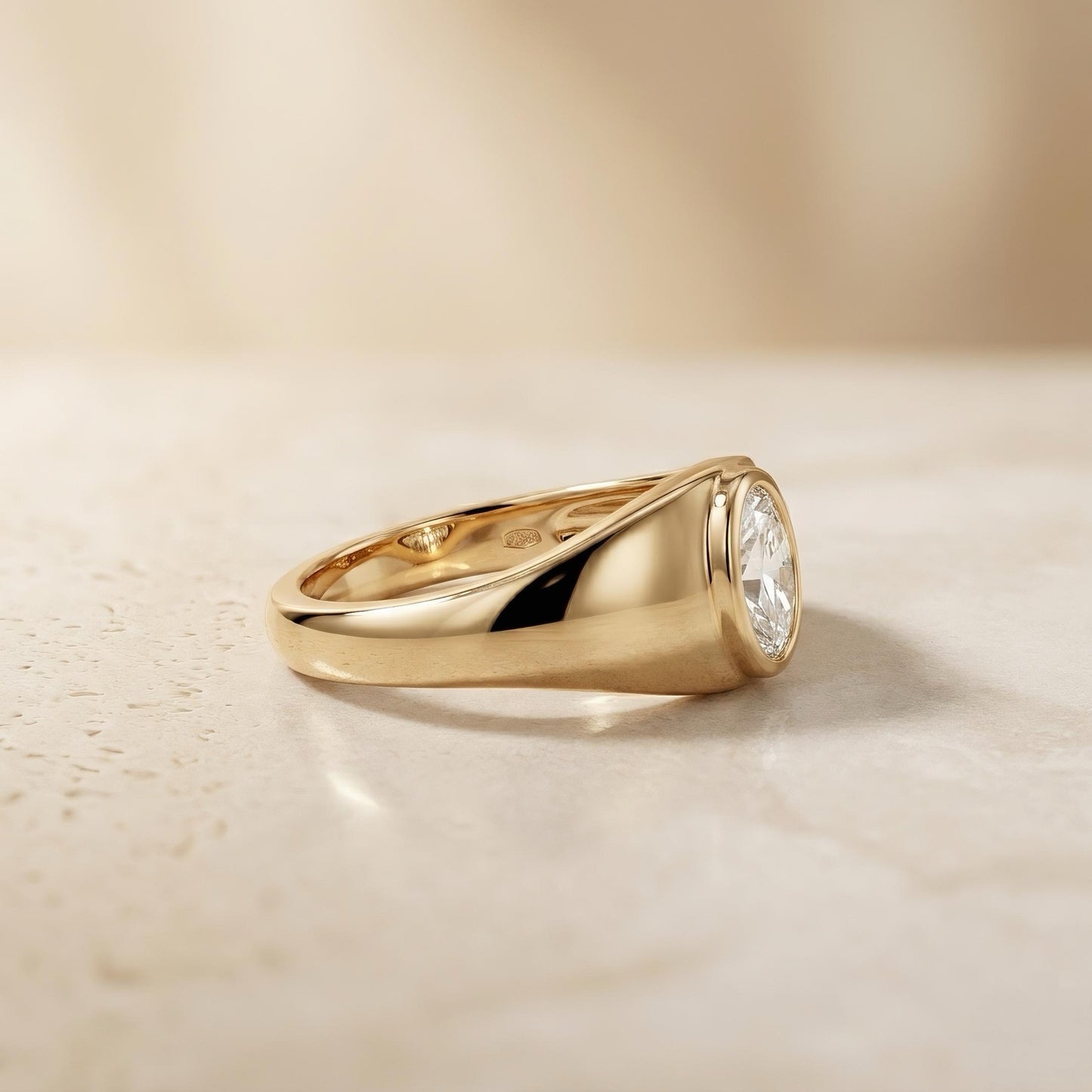 Oval-Signetring mit Diamant | Bezel-Setting | 14k Gold – LUNEVYA