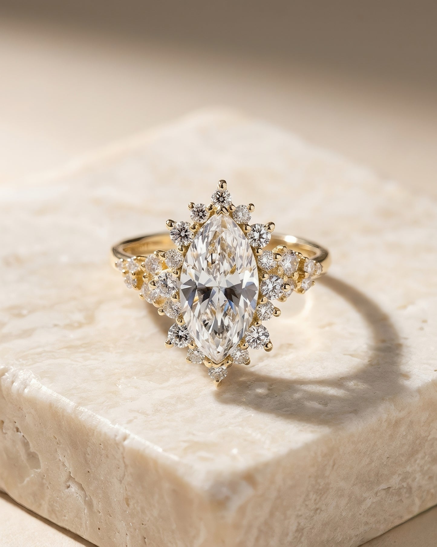 Marquise Verlobungsring 2.0 Karat | Cluster-Design | 14k Gold | Lunevya