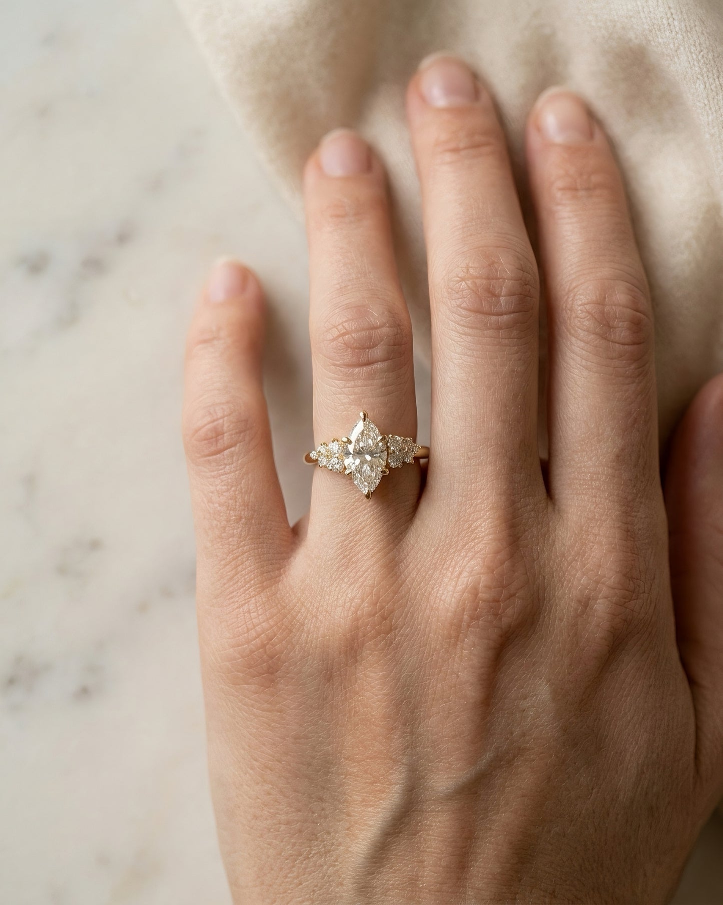 Marquise-Verlobungsring | Florales Cluster-Design | Lab-grown Diamant | 14k Gold | Lunevya